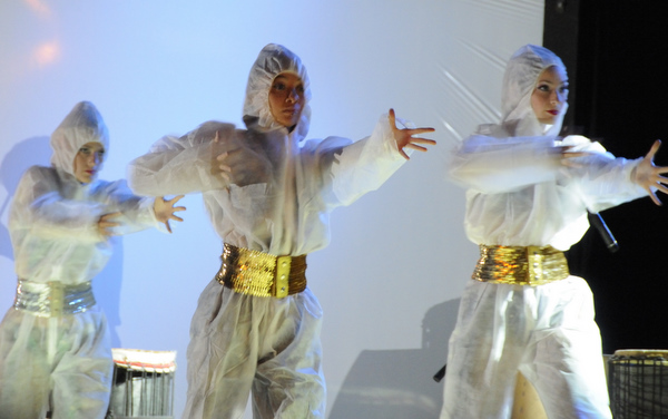 opening met silhouetscherm